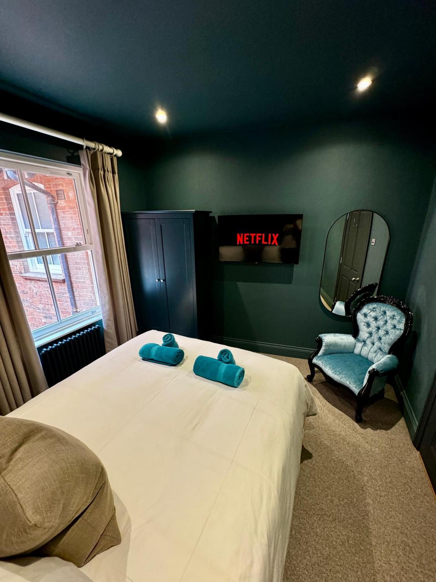 Romeo'S Arch High End Luxury In Centre Of Stratford With Parking Appartement Buitenkant foto