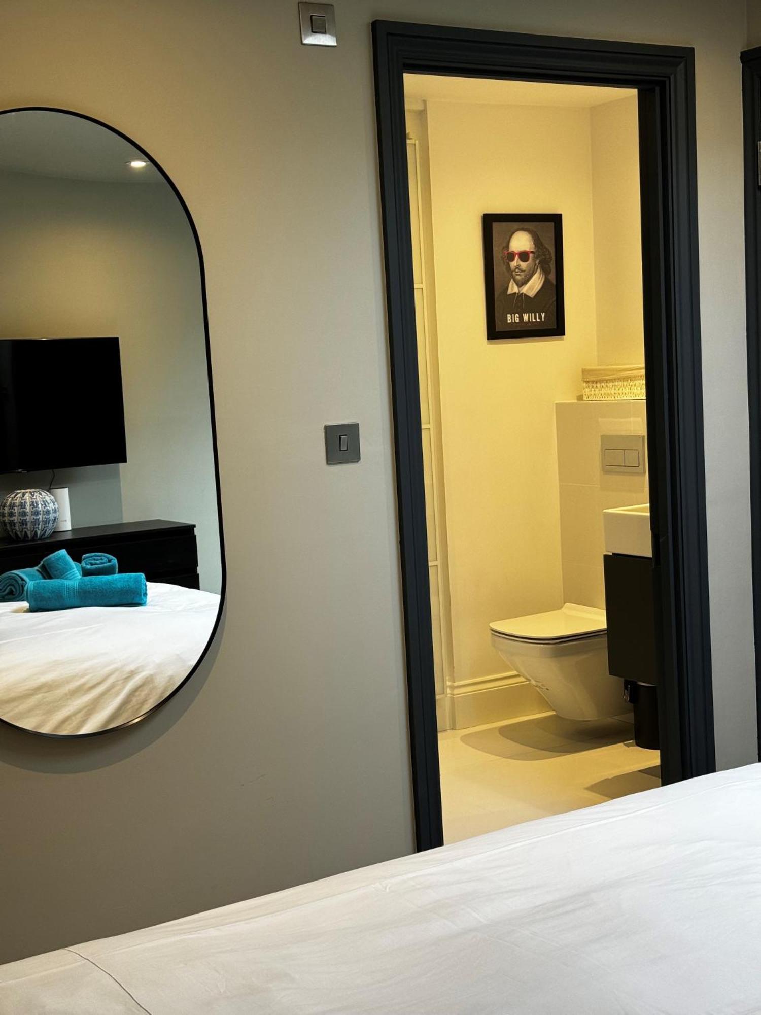Romeo'S Arch High End Luxury In Centre Of Stratford With Parking Appartement Buitenkant foto