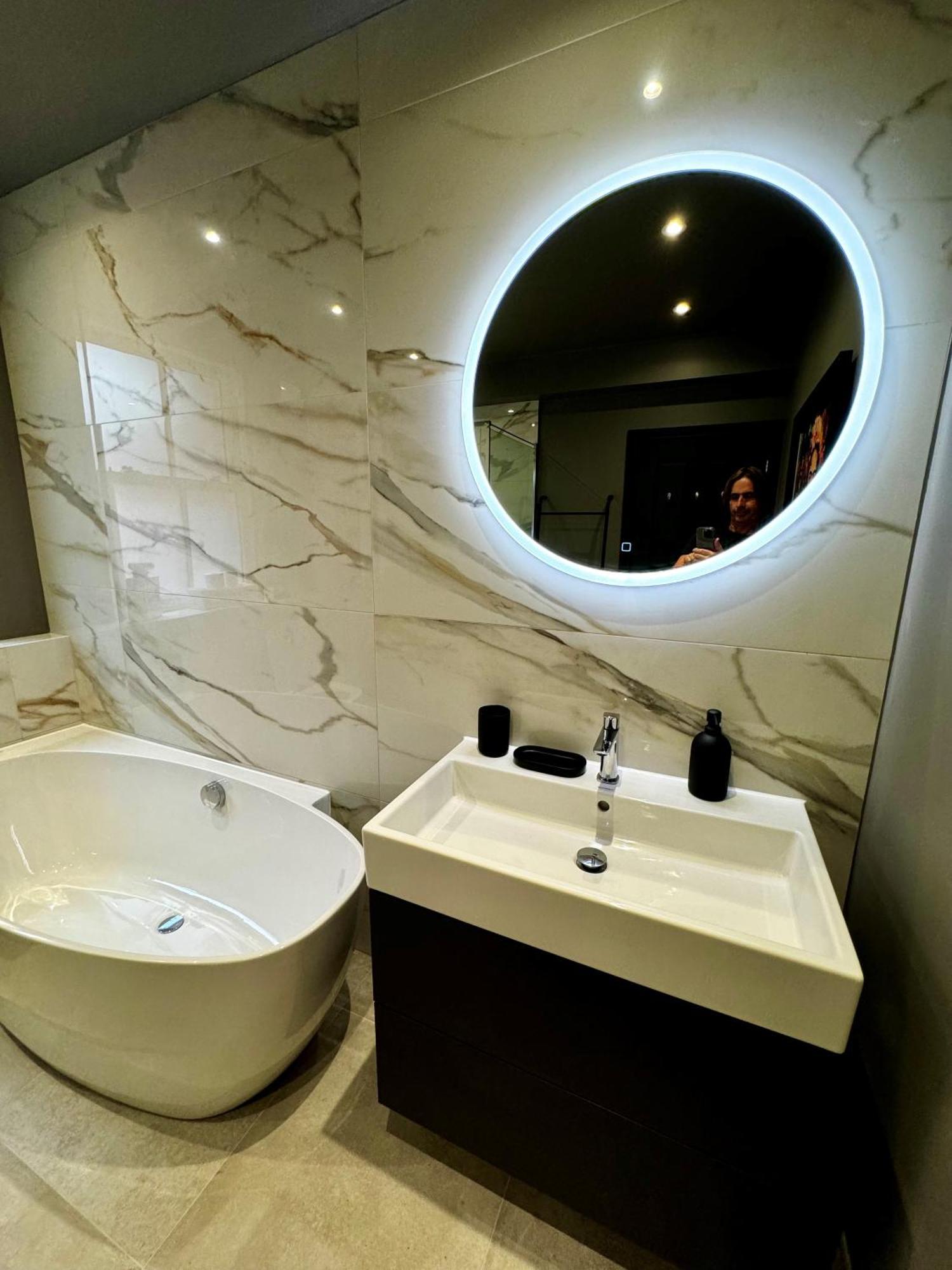 Romeo'S Arch High End Luxury In Centre Of Stratford With Parking Appartement Buitenkant foto