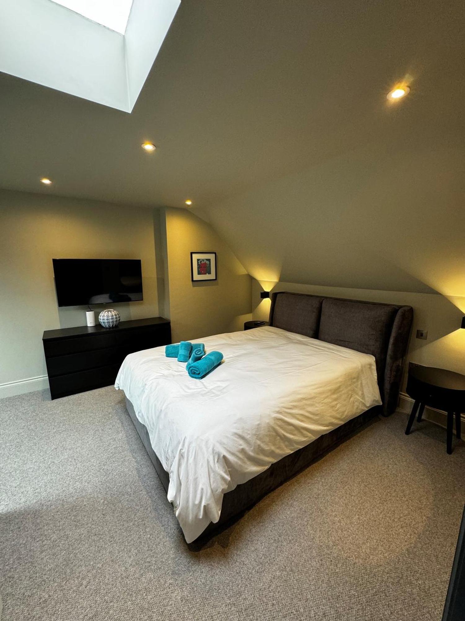 Romeo'S Arch High End Luxury In Centre Of Stratford With Parking Appartement Buitenkant foto