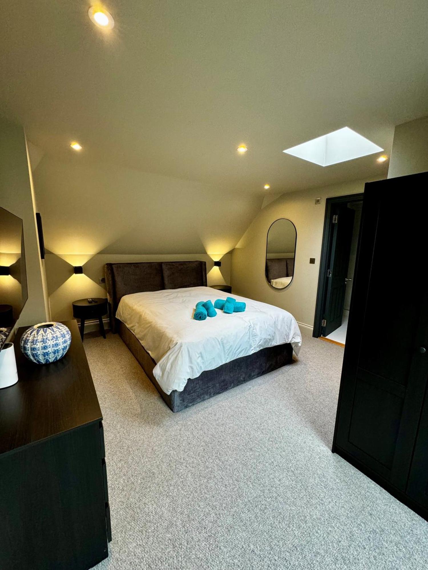 Romeo'S Arch High End Luxury In Centre Of Stratford With Parking Appartement Buitenkant foto