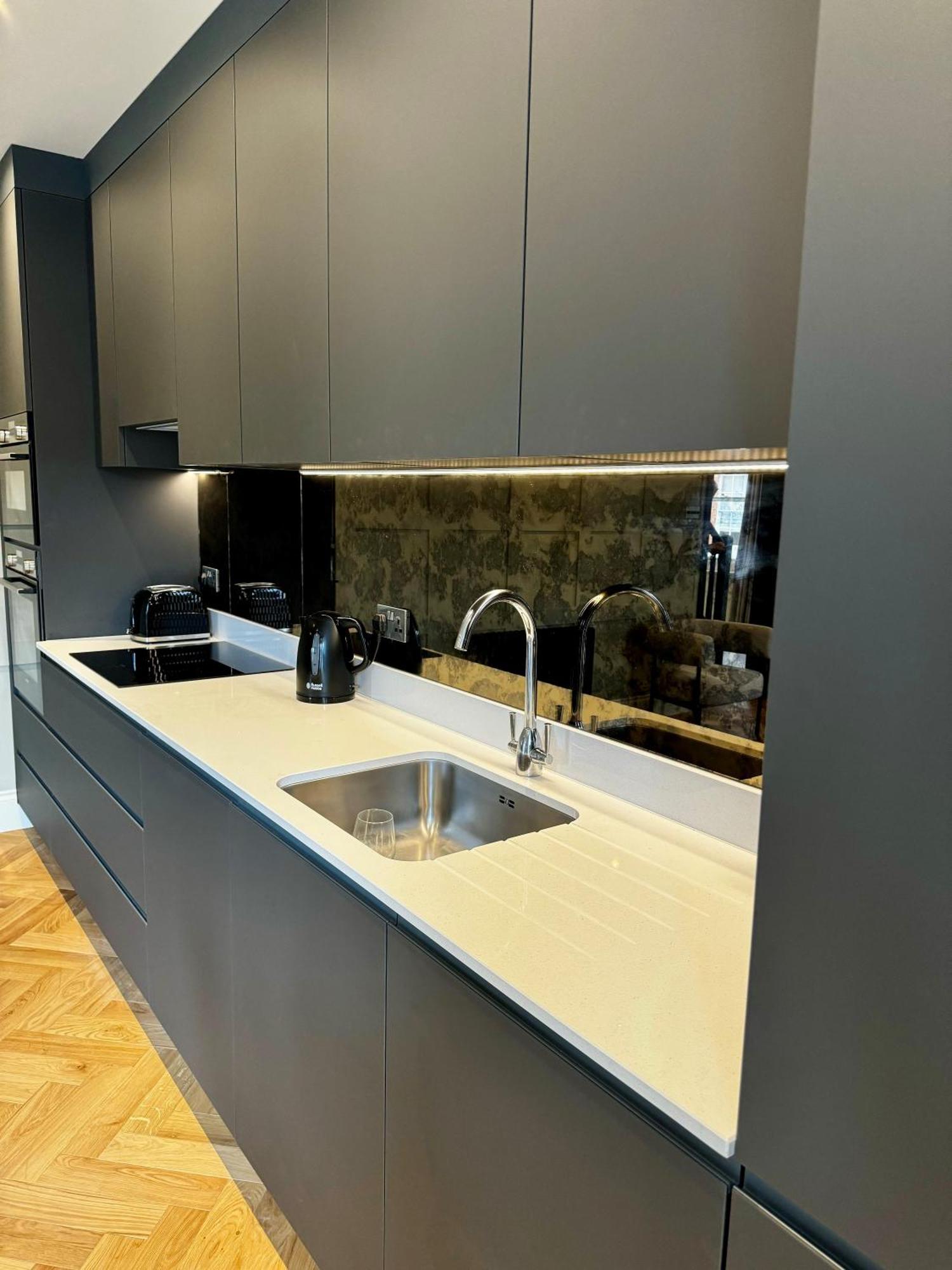 Romeo'S Arch High End Luxury In Centre Of Stratford With Parking Appartement Buitenkant foto