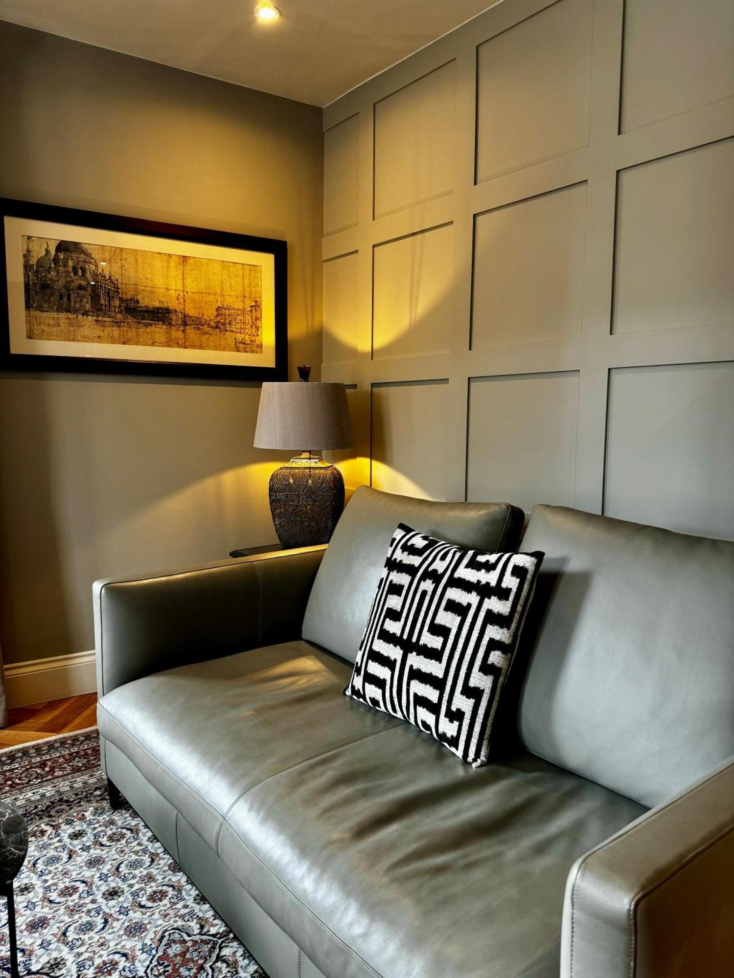 Romeo'S Arch High End Luxury In Centre Of Stratford With Parking Appartement Buitenkant foto